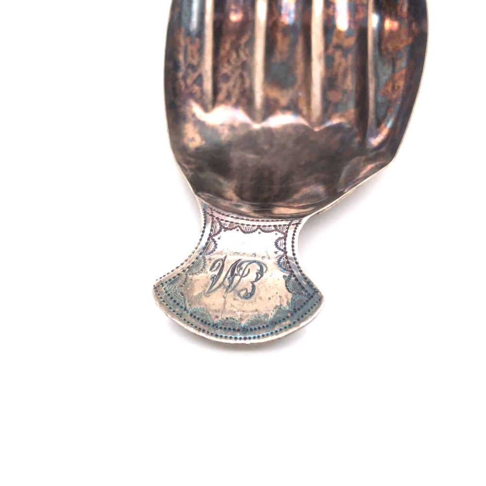 A GEORGIAN HALLMARKED SILVER HAND FORM CADDY SPOON. LENGTH 6.7cms. WEIGHT 8.52grms. - Image 5 of 5