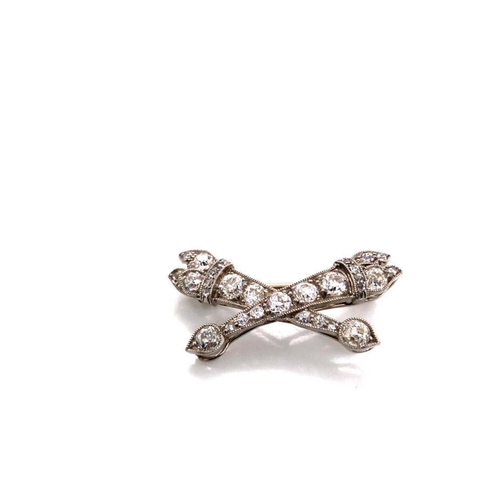 AN ANTIQUE DIAMOND SET BAR BROOCH DEPICTING CROSSED TORCHES, UNHALLMARKED ASSESSED AS PLATINUM - Image 3 of 6