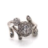 AN 18ct WHITE GOLD HALLMARKED FOLIATE CLUSTER RING WITH STYLISED BRANCH DESIGN. APPROX DIAMOND