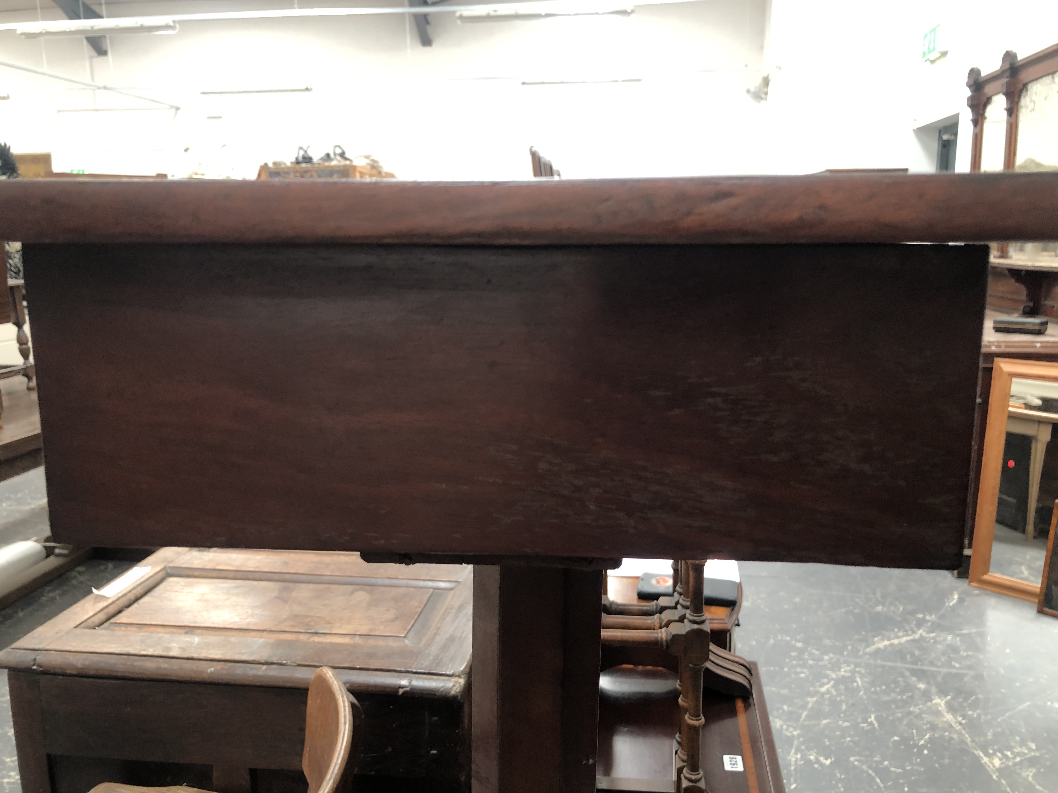 A VICTORIAN MARQUETRIED BURR WALNUT WORK TABLE, THE LIFT UP TOP INLAID WITH ANTHEMION MOTIFS TO EACH - Image 2 of 11