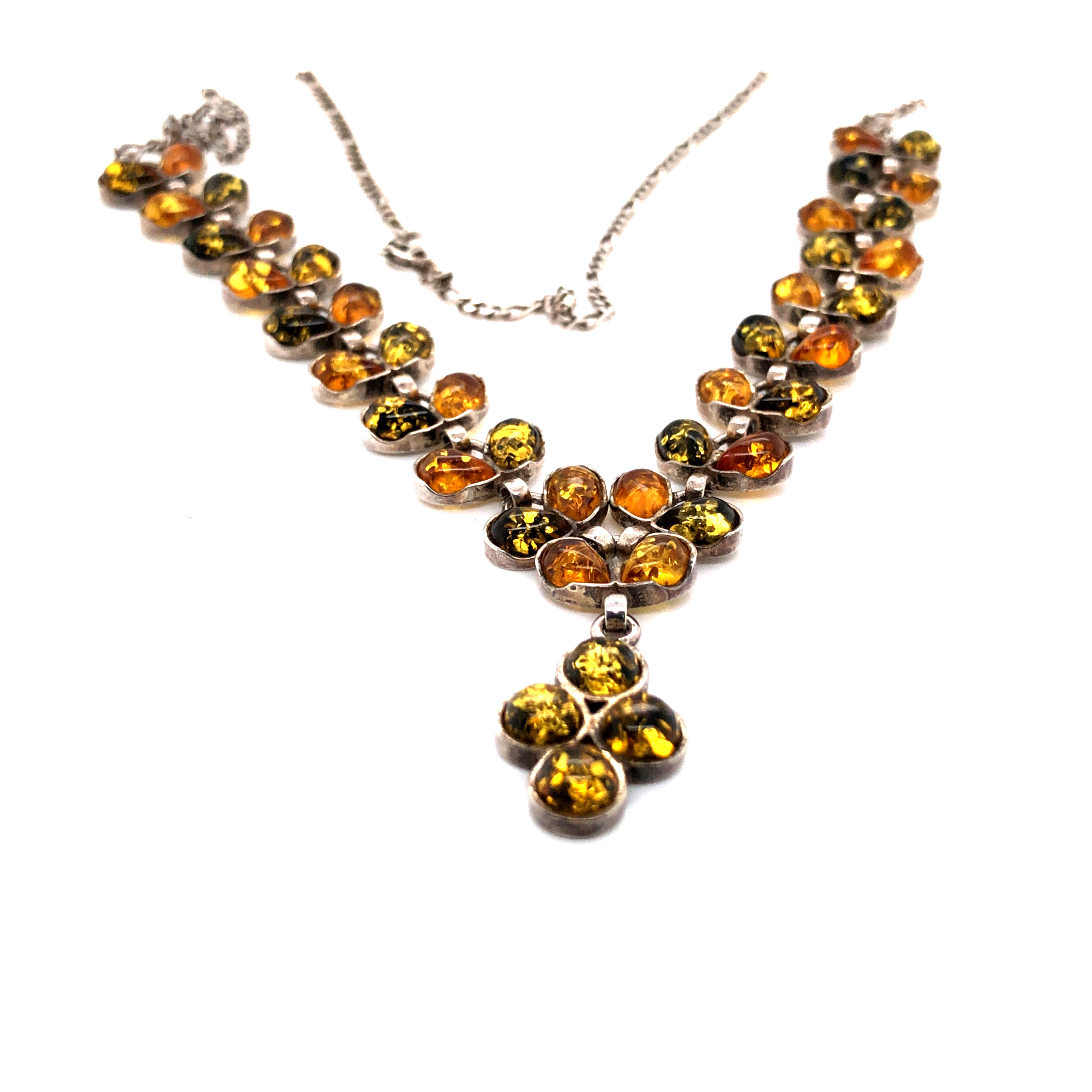 A QUANTITY OF AMBER AND OTHER STONE SET SILVER JEWELLERY CONSISTING OF A BANGLE, RING, NECKLACE, TWO - Image 4 of 6