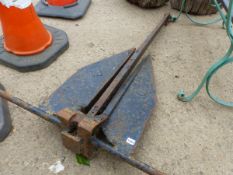 A VINTAGE CAST STEEL PULL PLOUGH ATTACHMENT.