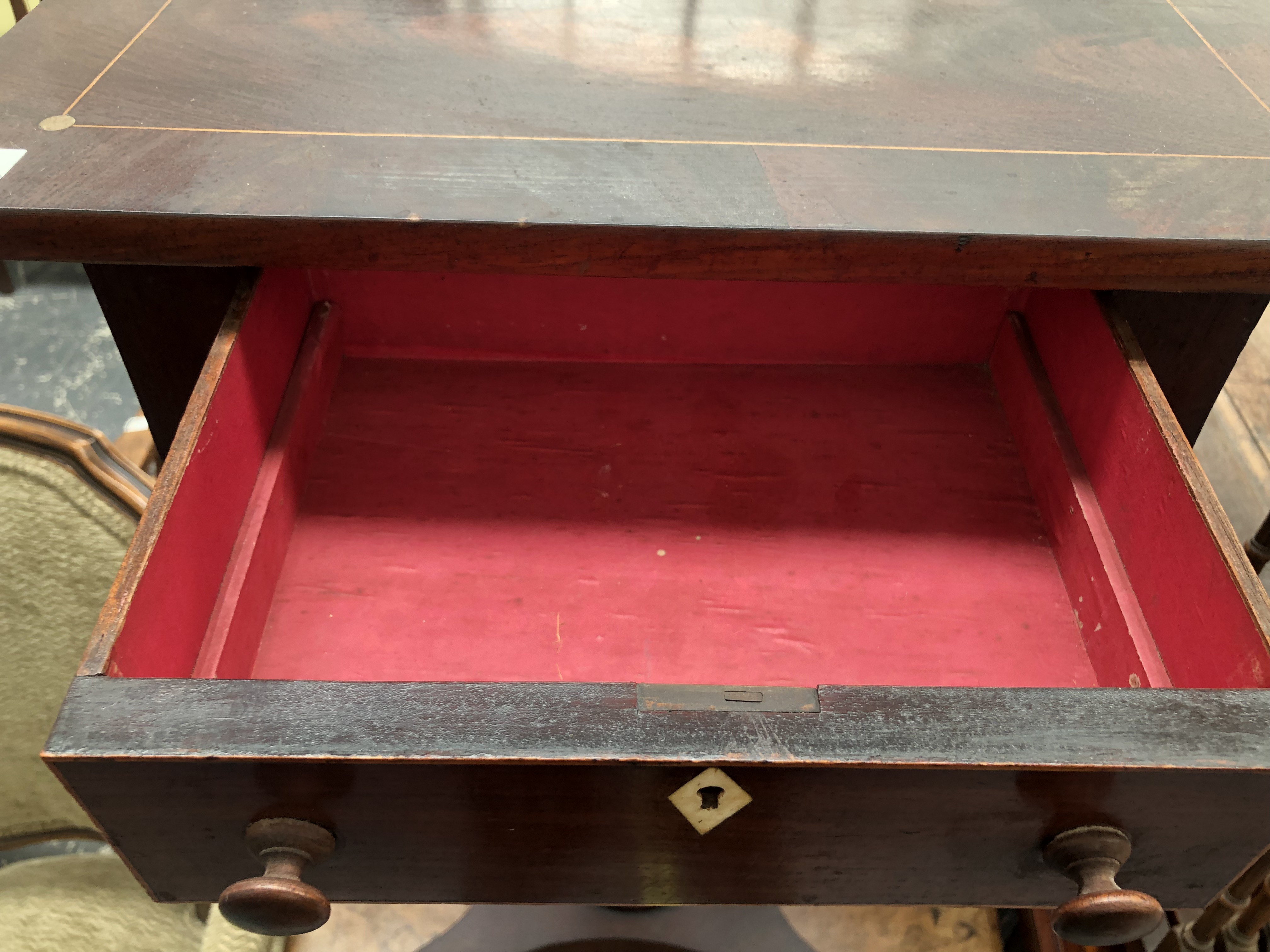 A VICTORIAN MARQUETRIED BURR WALNUT WORK TABLE, THE LIFT UP TOP INLAID WITH ANTHEMION MOTIFS TO EACH - Image 9 of 11