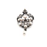 A ANTIQUE DIAMOND AND PEARL GARLAND ARTICULATED BROOCH. UNHALLMARKED, ASSESSED AS 9ct WITH SILVER