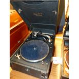 A 1930S MAYFAIR DE LUXE WIND UP GRAMOPHONE IN A PORTABLE BLACK CASE