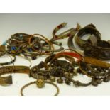 A LARGE COLLECTION OF VARIOUS VINTAGE TRIBAL NORTH AFRICAN AND MIDDLE EASTERN TORQUE AND HINGED