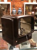 A LATE 1950'S BUSH TV62 MOTTLED BROWN BAKELITE TELEVISION CASE OR CABINET, UNDAMAGED AND OF RIBBED