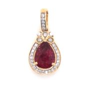 AN 18ct HALLMARKED GOLD, DIAMOND AND PEAR CUT RUBELLITE PENDANT. THE RUBELLITE MEASUREMENTS 6.25 X