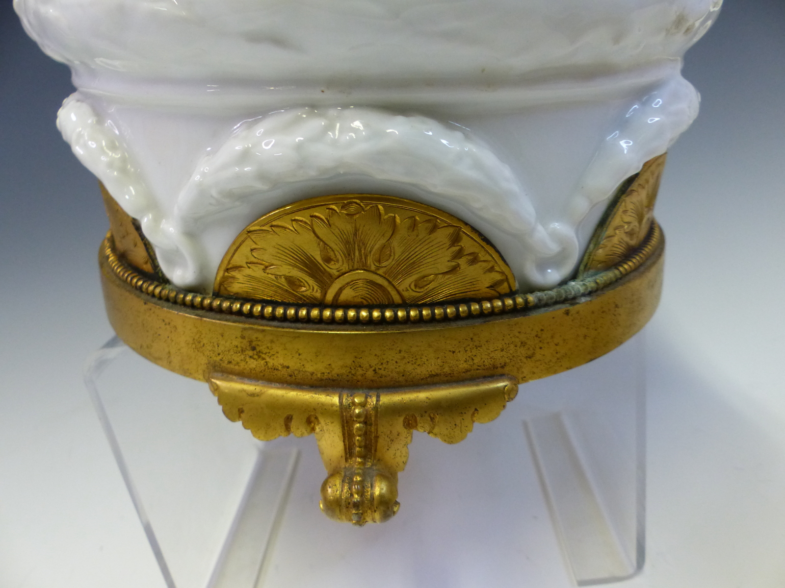 A PAIR OF GERMAN WHITE PORCELAIN PLANTERS, THE TRIPOD BASES AND BEADED RIMS IN ORMOLU. Dia. 19 x H - Image 9 of 10