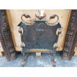 AN ARTS AND CRAFTS COPPER FIRE SCREEN DECORATED WITH A FIGURE OF A STANDING KNIGHT. H 84. W 56cms