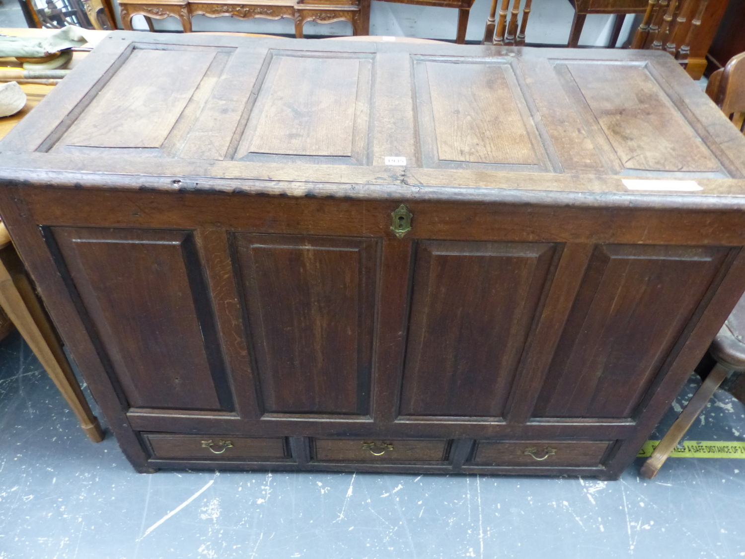 AN 18th C. OAK MULE CHEST WITH FOUR PANELS TO THE LID AND FRONT ABOVE THREE DRAWERS. W 124 x D 58