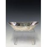 A SILVER SWEETMEAT BOWL BY HENRY MATTHEWS, BIRMINGHAM 1996, THE OVAL BEADED RIM ABOVE SIDES