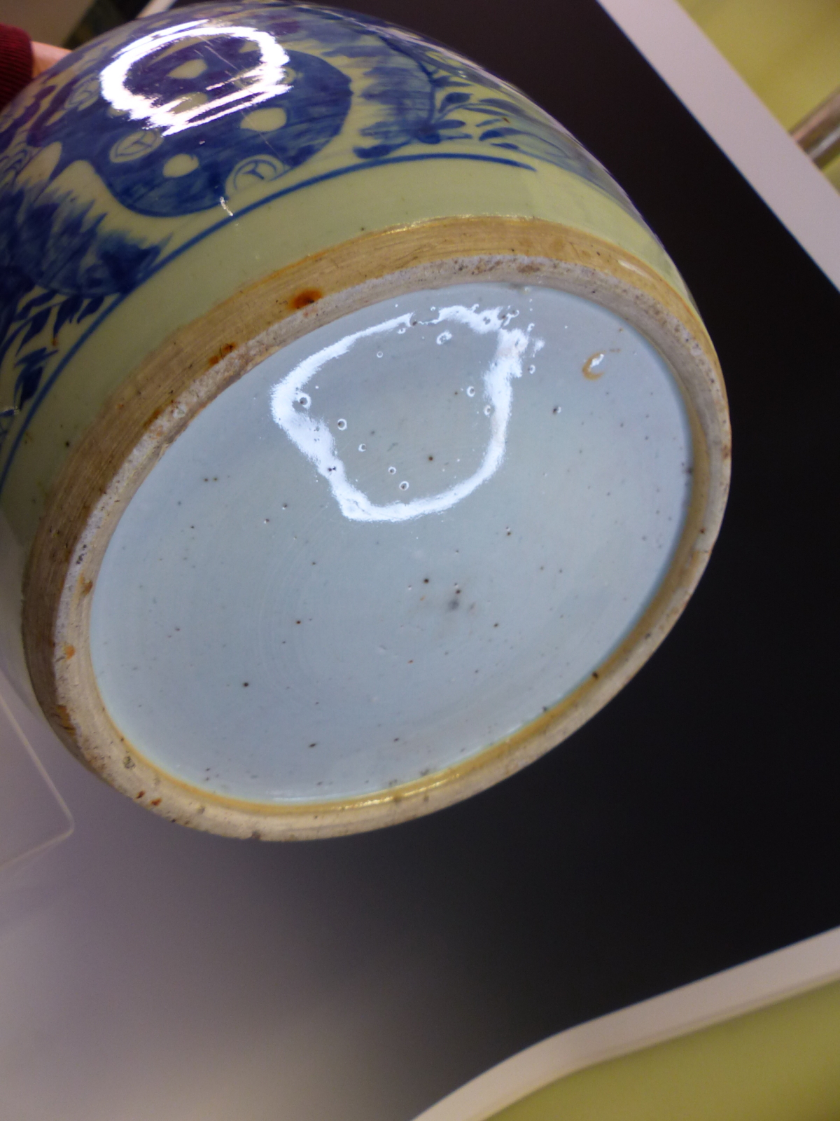 A CHINESE BLUE AND WHITE JAR PAINTED WITH PEONIES GROWING AMONGST ROCKS. Dia. 23cms. - Image 4 of 5