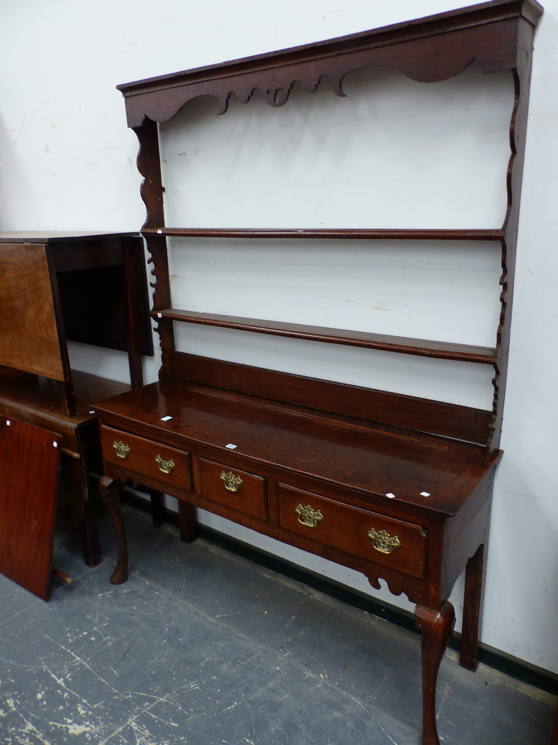 AN 18th C. AND LATER OAK DRESSER, THE OPEN TWO SHELF BACK RECESSED ABOVE THE THREE DRAWER BASE ON - Image 3 of 3