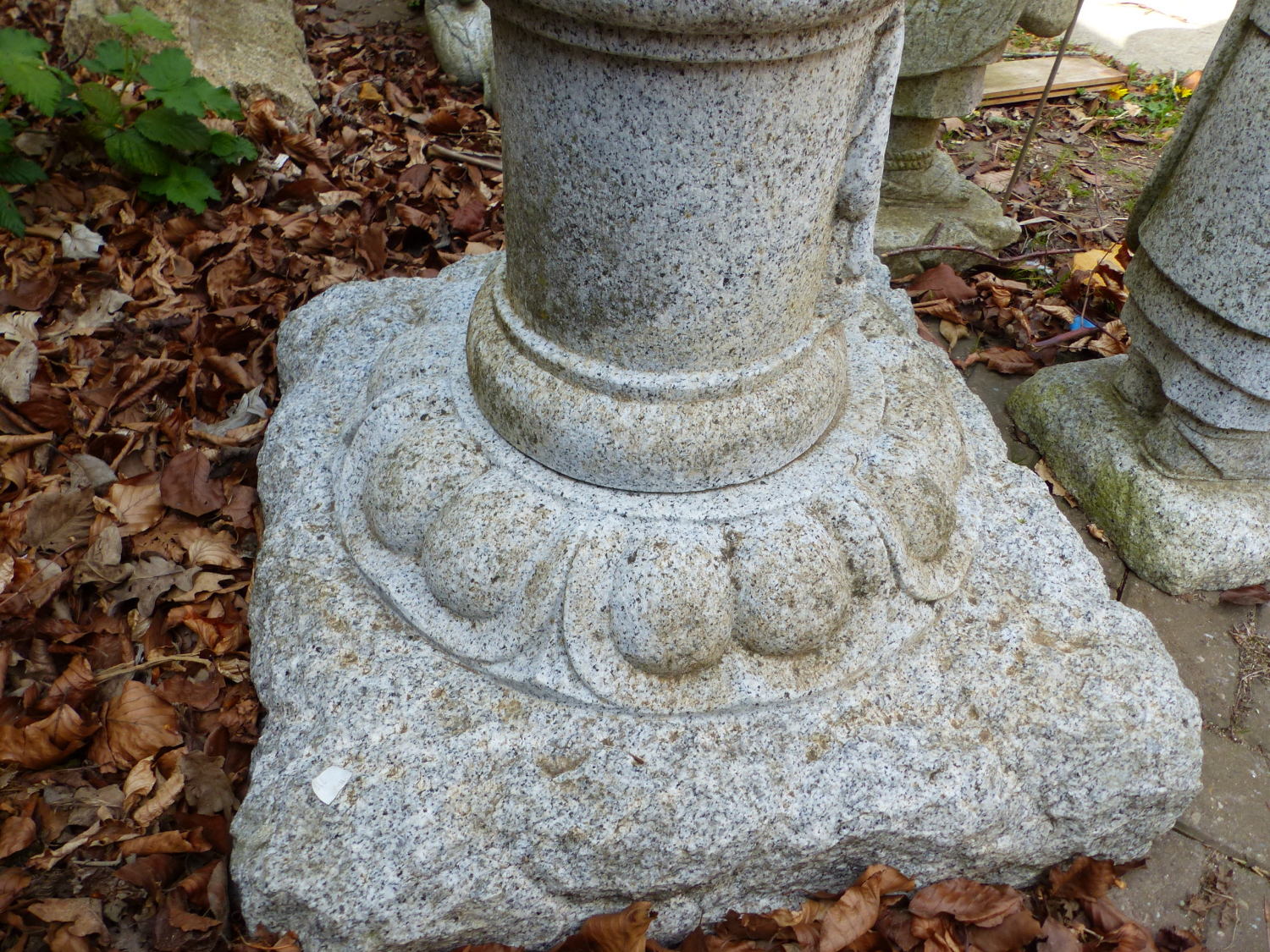 A LARGE CHINESE PAGODA GARDEN ORNAMENT - Image 11 of 13