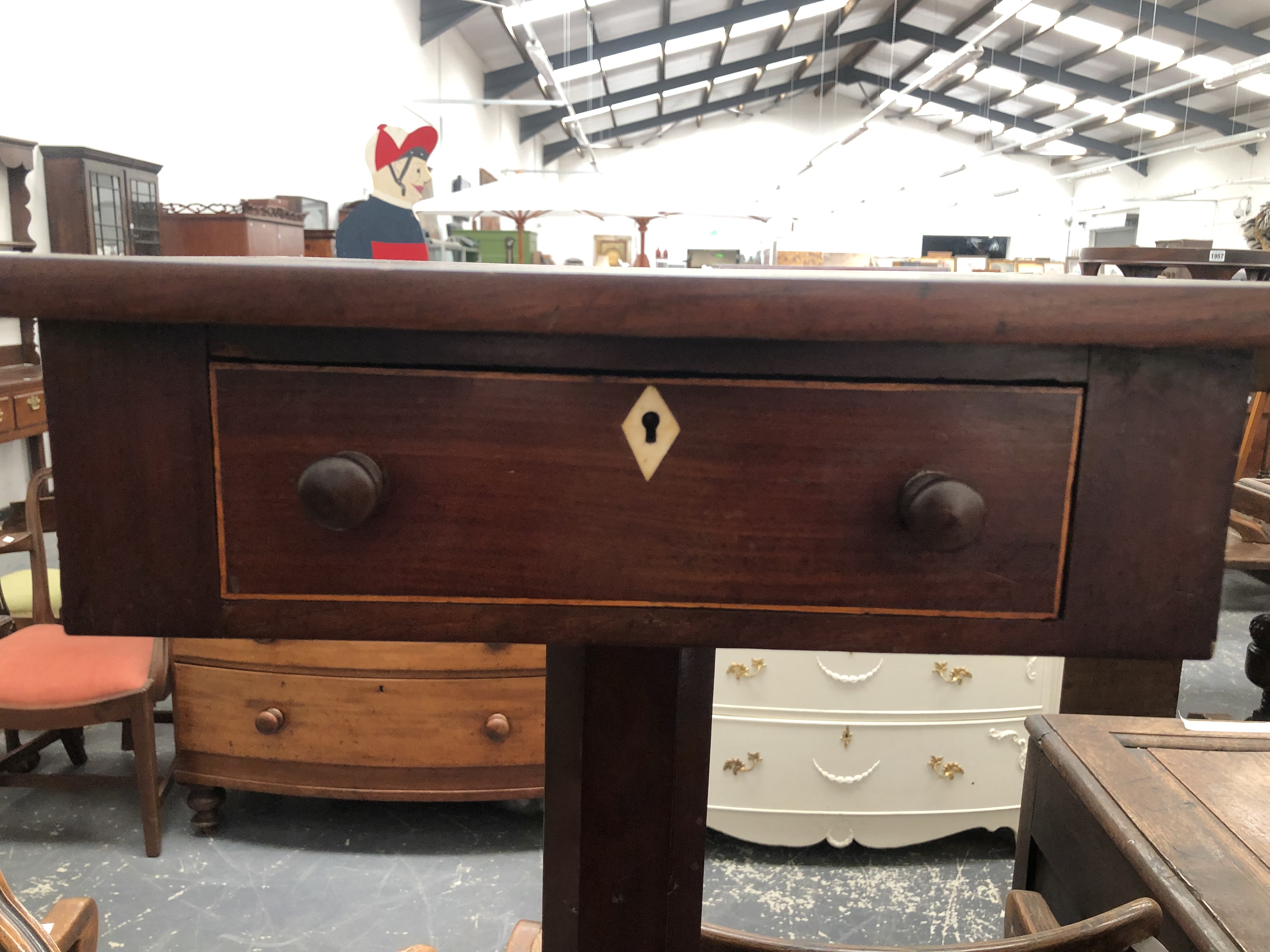 A VICTORIAN MARQUETRIED BURR WALNUT WORK TABLE, THE LIFT UP TOP INLAID WITH ANTHEMION MOTIFS TO EACH - Image 8 of 11