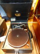 AN EARLY 20th C. HMV MODEL 101 WIND UP GRAMOPHONE IN A PORTABLE BLACK CASE