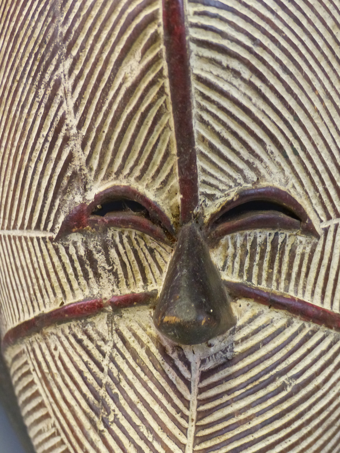 AN EARLY 20th C. SENUFO BAOBAB ZEBRA SUN DANCE MASK, THE HAND HELD MASK GOUGED OVERALL WITH WHITENED - Image 2 of 7