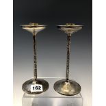 A PAIR OF SILVER CANDLESTICKS BY RICHARD WHITEHOUSE, LONDON 1981, THE NOZZLES WITHIN DISHED DRIP