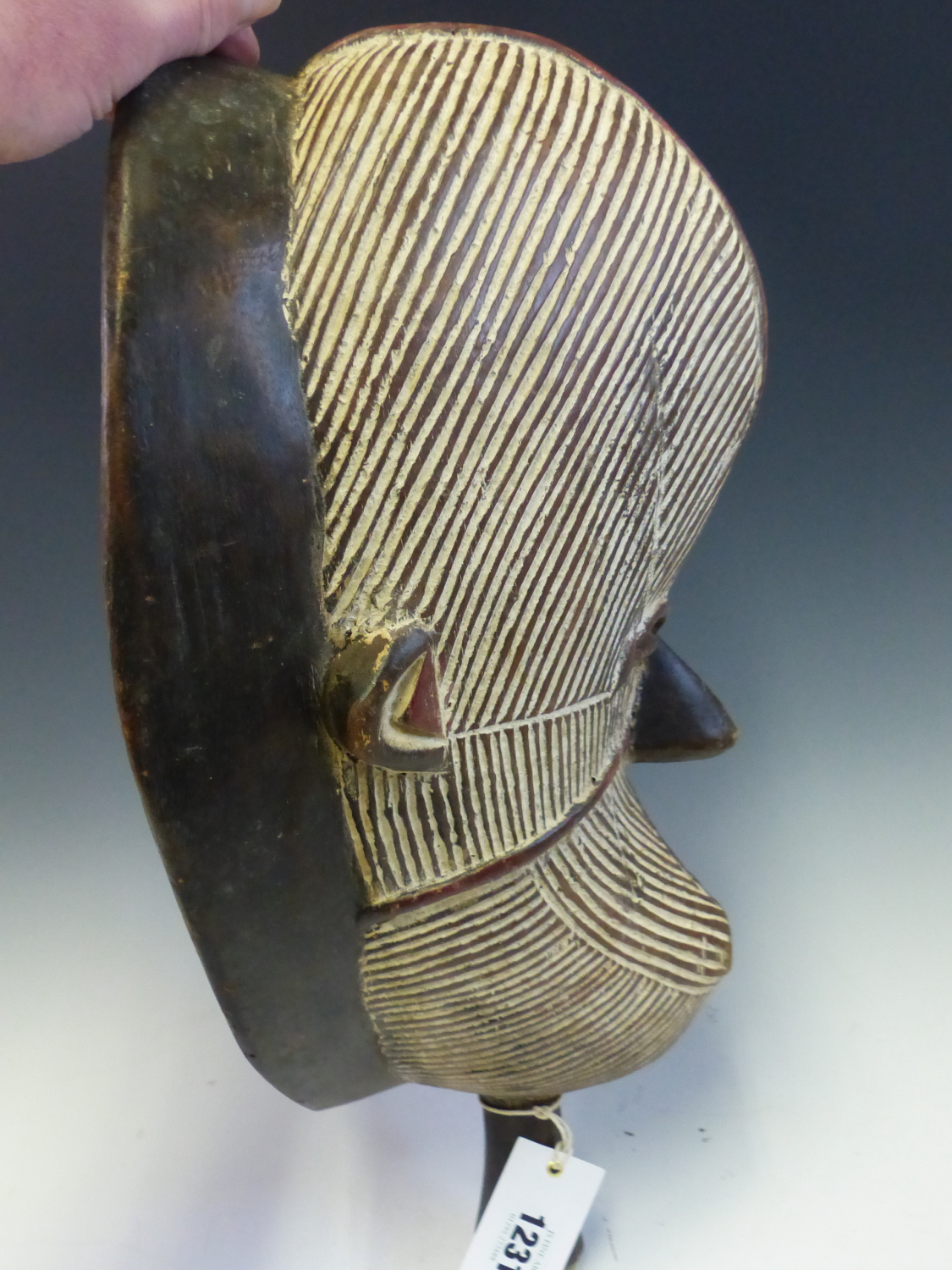 AN EARLY 20th C. SENUFO BAOBAB ZEBRA SUN DANCE MASK, THE HAND HELD MASK GOUGED OVERALL WITH WHITENED - Image 5 of 7