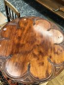 AN ANTIQUE MAHOGANY BIRDCAGE TRIPOD TABLE, THE EDGE OF THE CIRCULAR TOP CARVED WITH ROUND ARCHES,