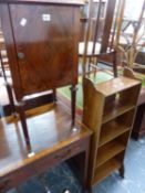 A YEW WOOD INLAID MAHOGANY BEDSIDE CUPBOARD, THE DOOR ENCLOSING SHELVES ABOVE REEDED TAPERING