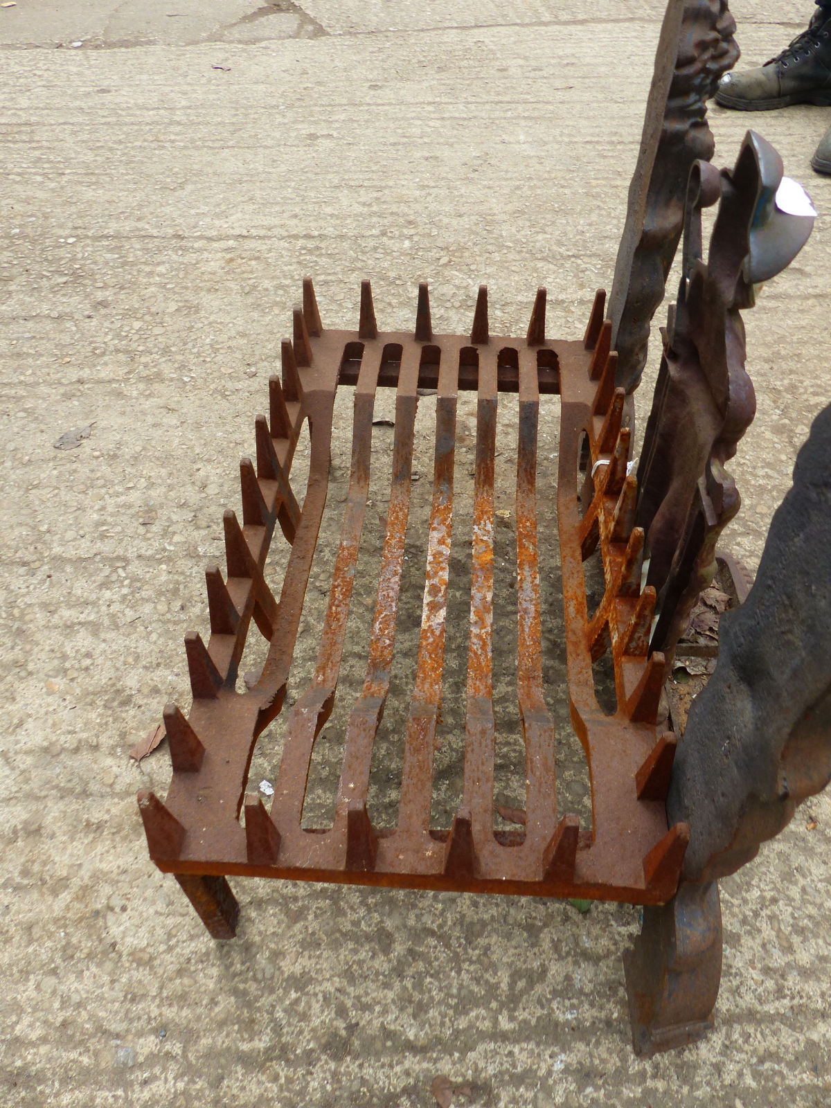 A CAST IRON FIRE GRATE WITH DOGS AND A STICK STAND - Image 2 of 3