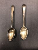 A PAIR OF GEORGE III SILVER OLD ENGLISH PATTERN SNUFF SPOONS BY STEVEN ADAMS, LONDON 1811. WEIGHT