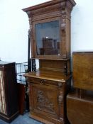 A LATE 19th C. CONTINENTAL OAK CABINET, THE RECESSED UPPER HALF WITH A GLAZED DOOR BETWEEN CARVED