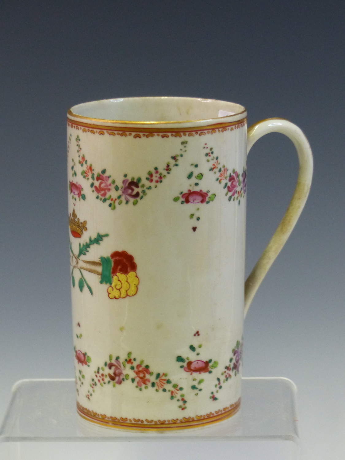 A LATE 19th C. CHINESE EXPORT SSTYLE CYLINDRICAL MUG, THE SWAGS OF FLOWERS ABOVE AND BELOW THE