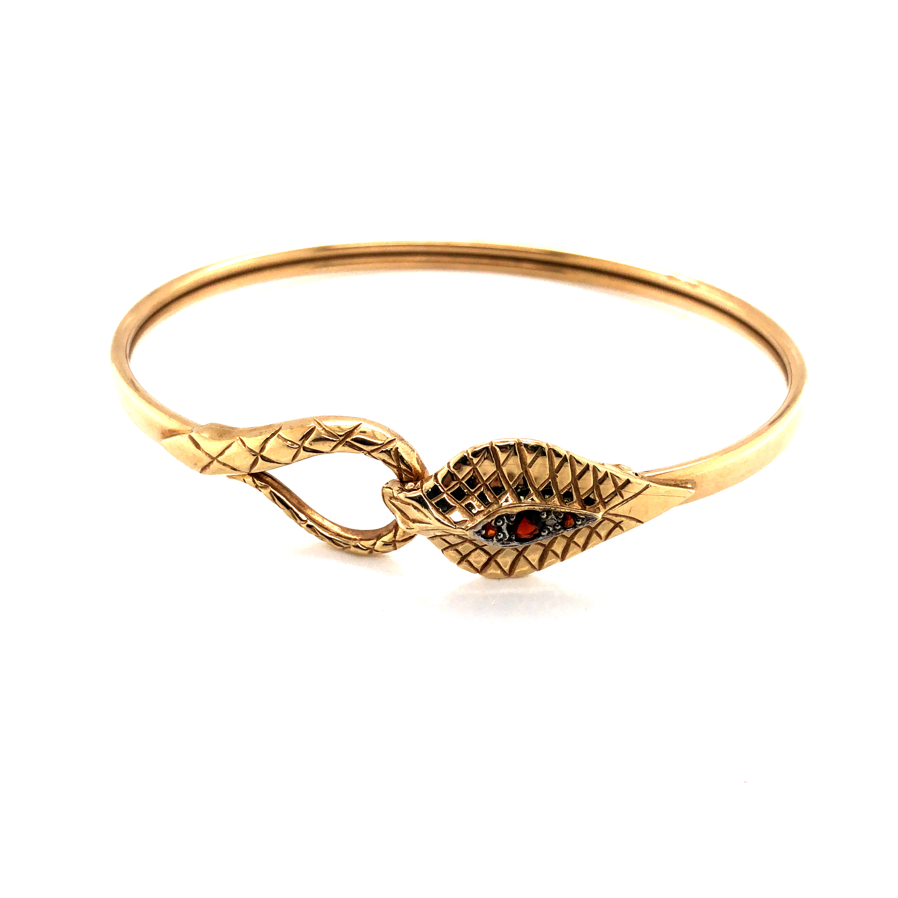 A 9ct HALLMARKED GOLD AND GARNET SET COBRA SNAKE FORM BANGLE. WEIGHT 9.86grms. - Image 3 of 4
