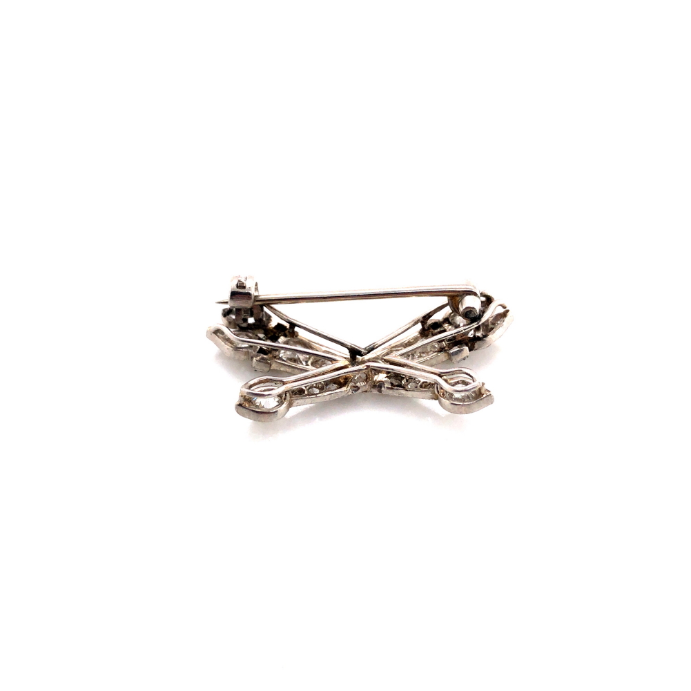 AN ANTIQUE DIAMOND SET BAR BROOCH DEPICTING CROSSED TORCHES, UNHALLMARKED ASSESSED AS PLATINUM - Image 2 of 6