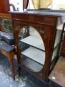 AN EARLY 20th C. LINE INLAID MAHOGANY DISPLAY CABINET WITH FLOWERS PAINTED IN THE SPANDRELS OF THE