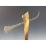 A MODERN CEREMONIAL AXE, THE WOODEN HANDLE WITH HATCHED CARVING AND WIRED BINDING BELOW THE BLADE,