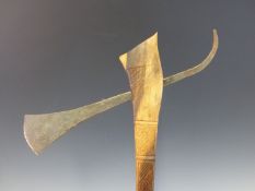 A MODERN CEREMONIAL AXE, THE WOODEN HANDLE WITH HATCHED CARVING AND WIRED BINDING BELOW THE BLADE,