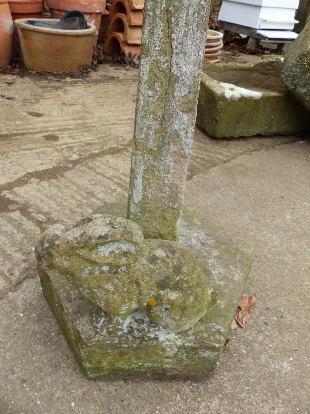 A CARVED COMPOSITE BIRD BATH WITH RABBIT FIGURE DECORATION TO BASE - Image 2 of 2