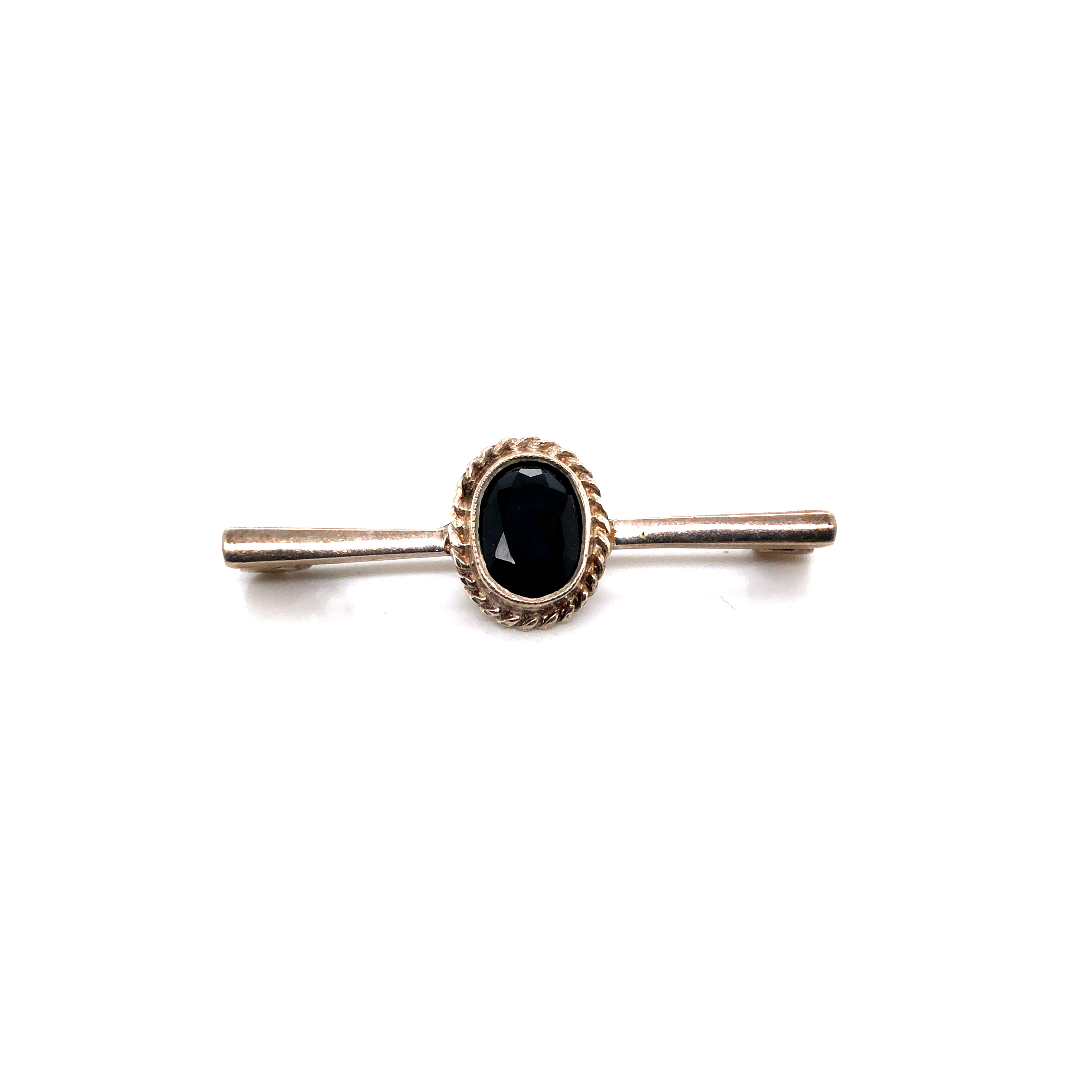 A HALLMARKED 9ct GOLD GARNET SET GENTS RING, TOGETHER WITH AN AGATE BROOCH, AND FURTHER SILVER BAR - Image 2 of 5