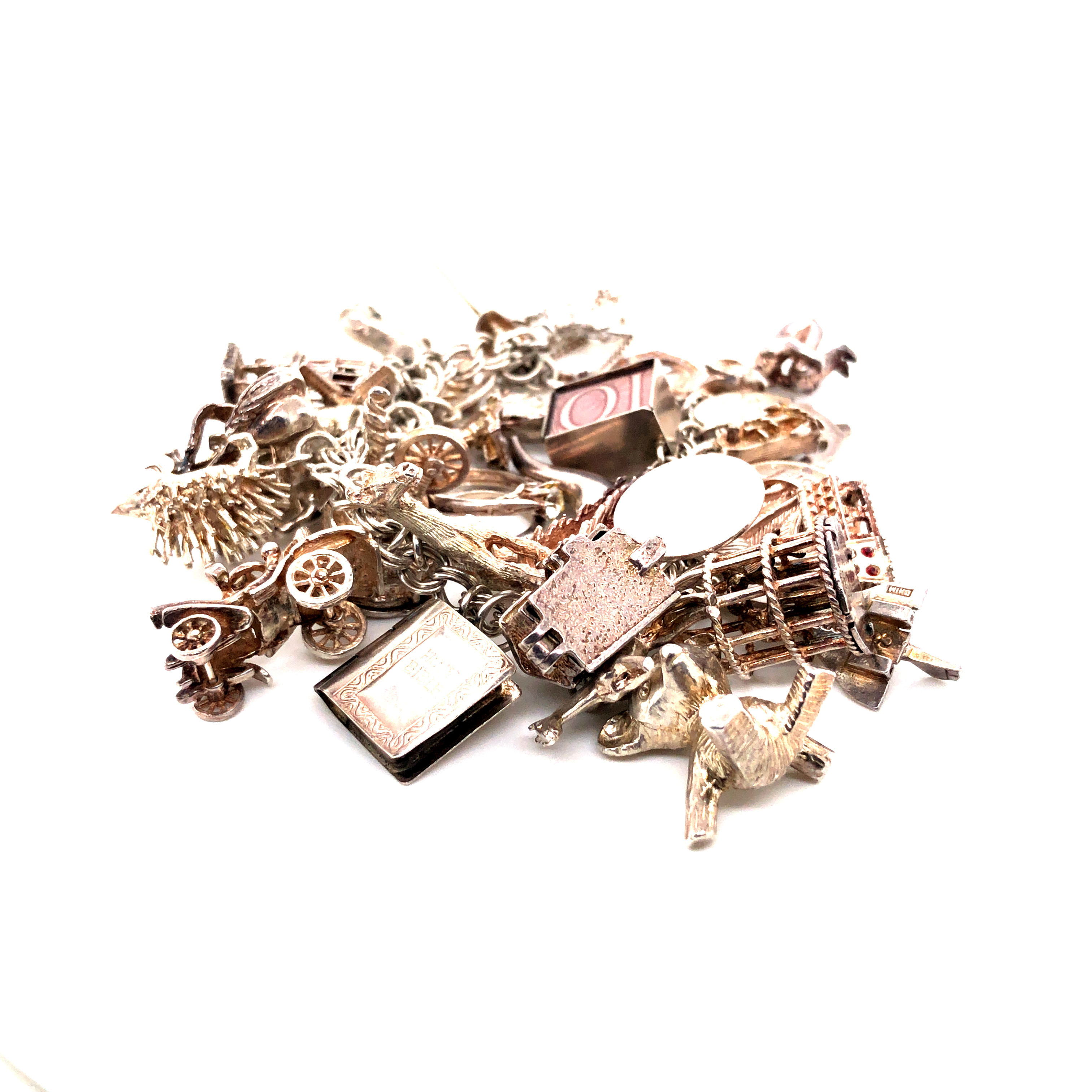 A SILVER CHARM BRACELET WITH VARIOUS SILVER AND WHITE METAL CHARMS TO INCLUDE A 10 SHILLING NOTE - Image 3 of 5