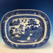 A VICTORIAN DAVENPORT POTTERY WILLOW PATTERN BLUE AND WHITE MEAT PLATTER.