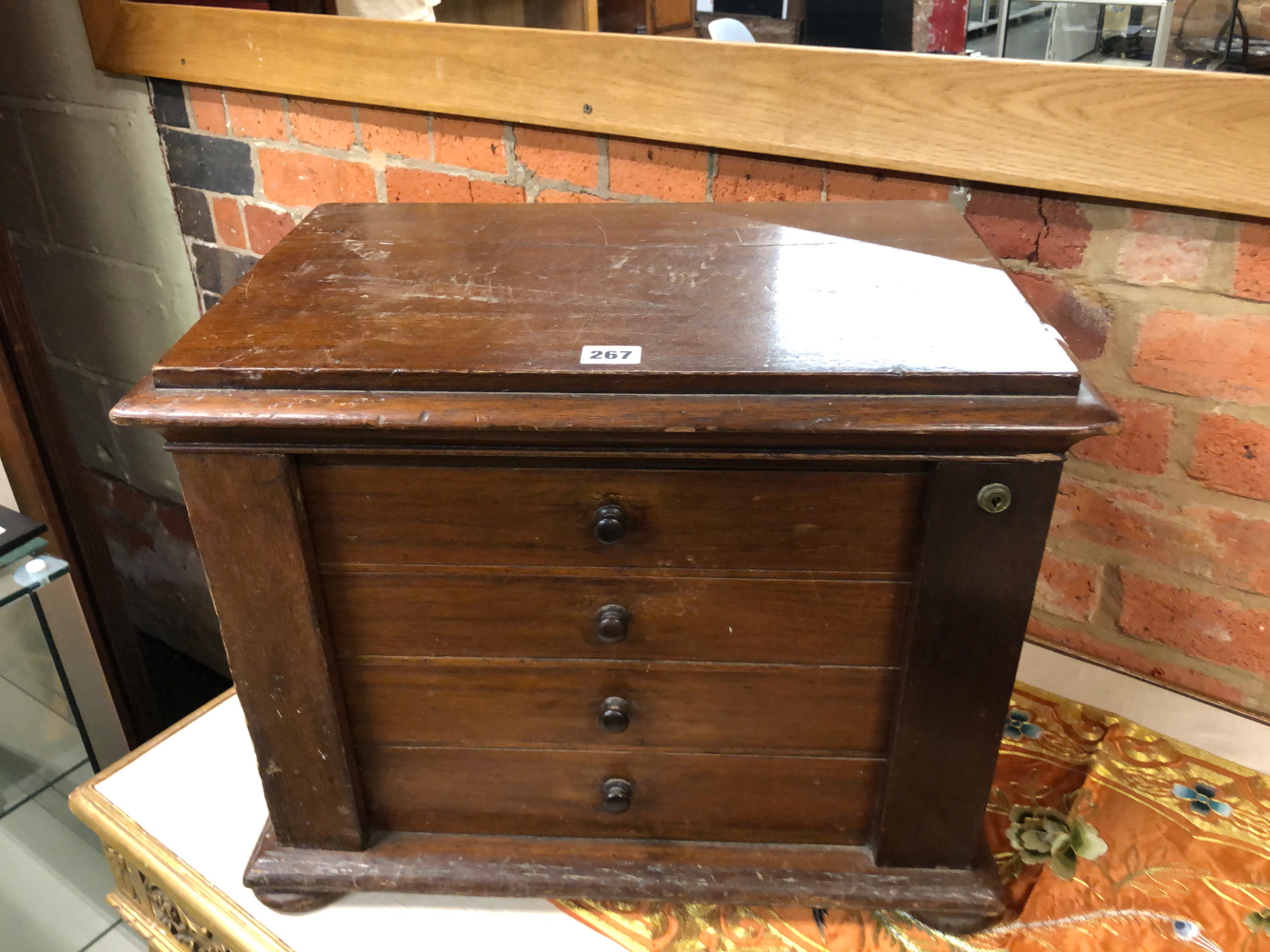A LATE VICTORIAN MAHOGANY TABLE TOP COLLECTORS CHEST OF FOUR DRAWERS LOCKING BY HINGED PILASTERS - Image 3 of 14