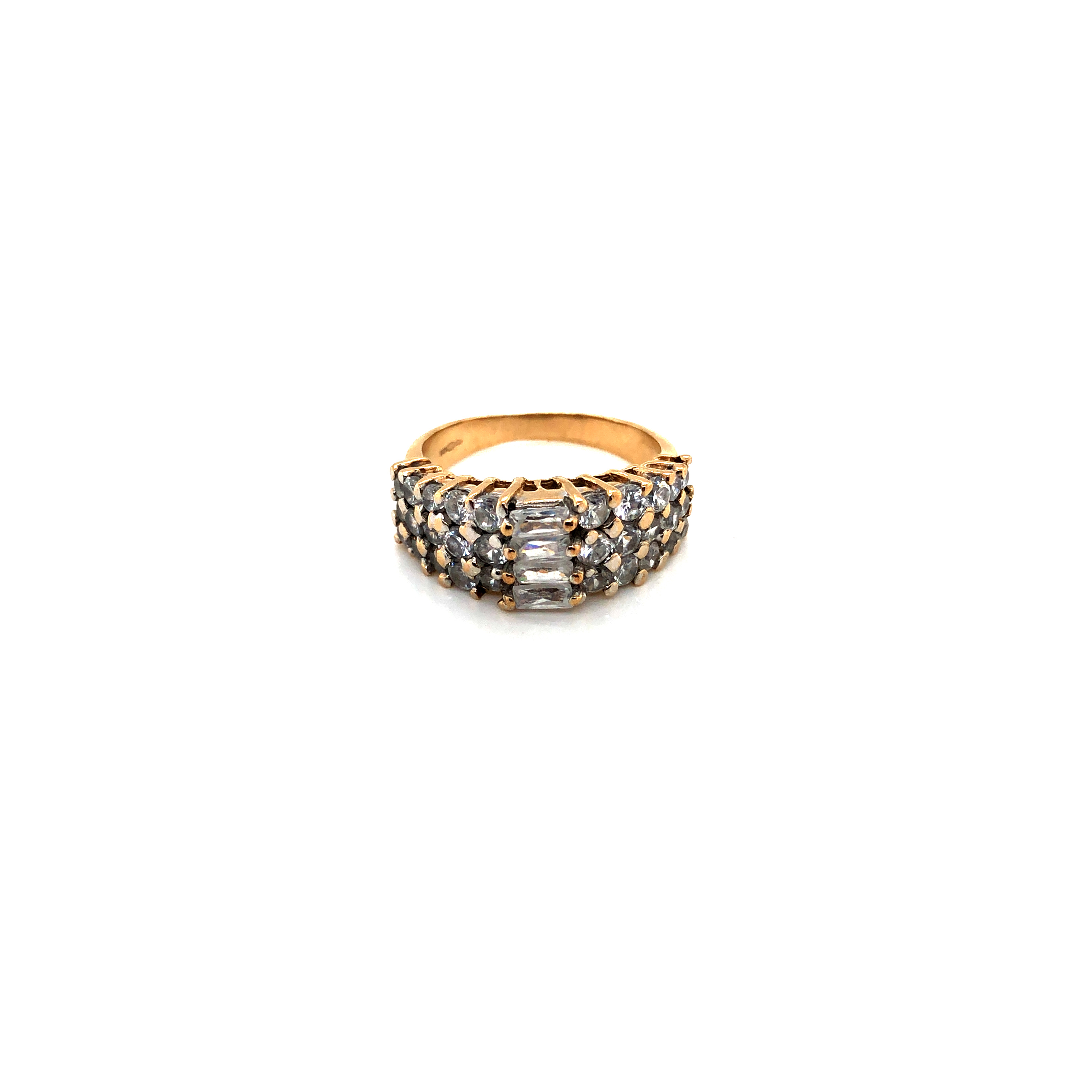 A HALLMARKED 9ct GOLD TAPERED CLAW SET CUBIC ZIRCONIA RING. FINGER SIZE N. WEIGHT 5.18grms.