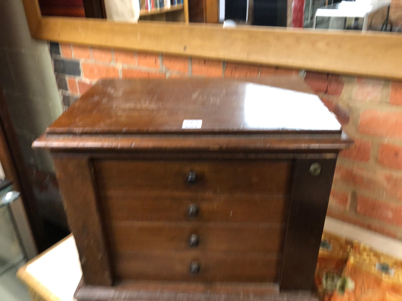 A LATE VICTORIAN MAHOGANY TABLE TOP COLLECTORS CHEST OF FOUR DRAWERS LOCKING BY HINGED PILASTERS - Image 5 of 14