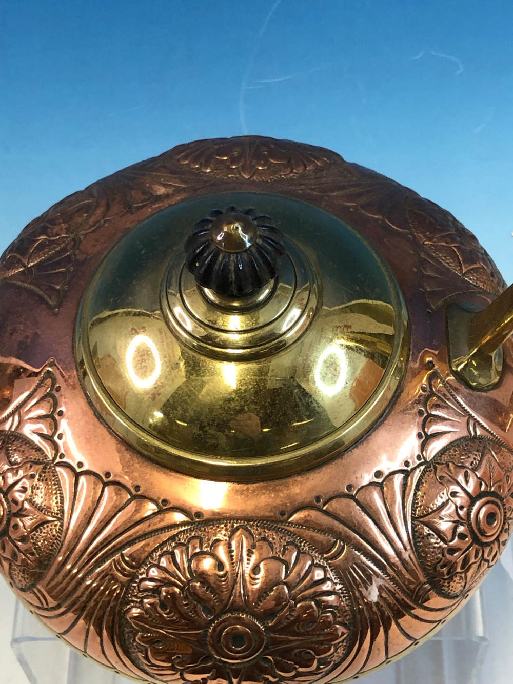 AN ARTS AND CRAFTS PERIOD COPPER AND BRASS KETTLE BY WILLIAM SOUTER AND SONS - Image 5 of 7