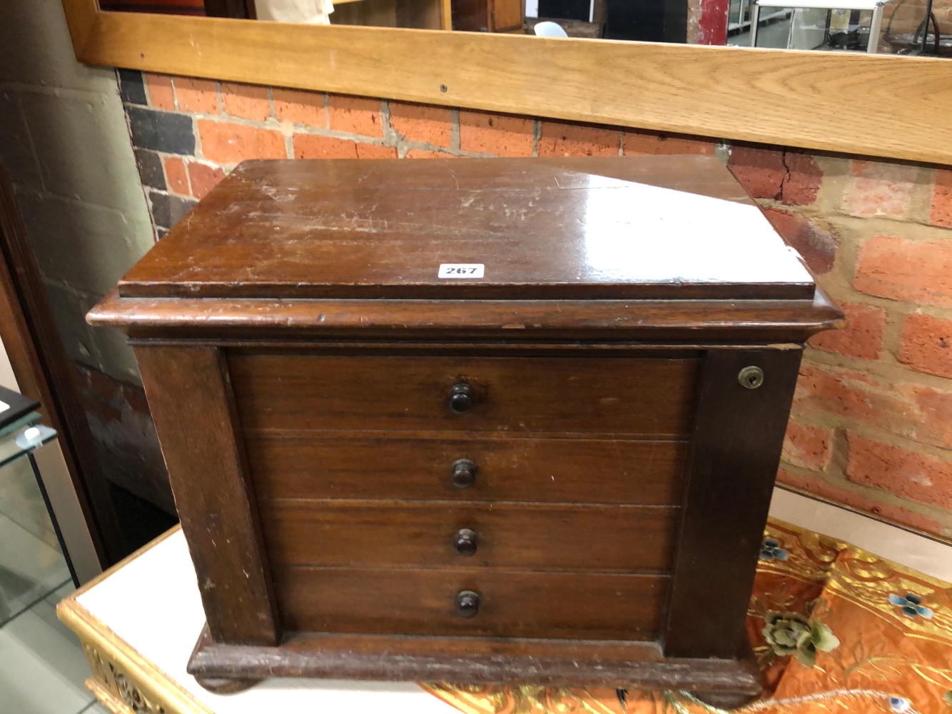 A LATE VICTORIAN MAHOGANY TABLE TOP COLLECTORS CHEST OF FOUR DRAWERS LOCKING BY HINGED PILASTERS - Image 4 of 14