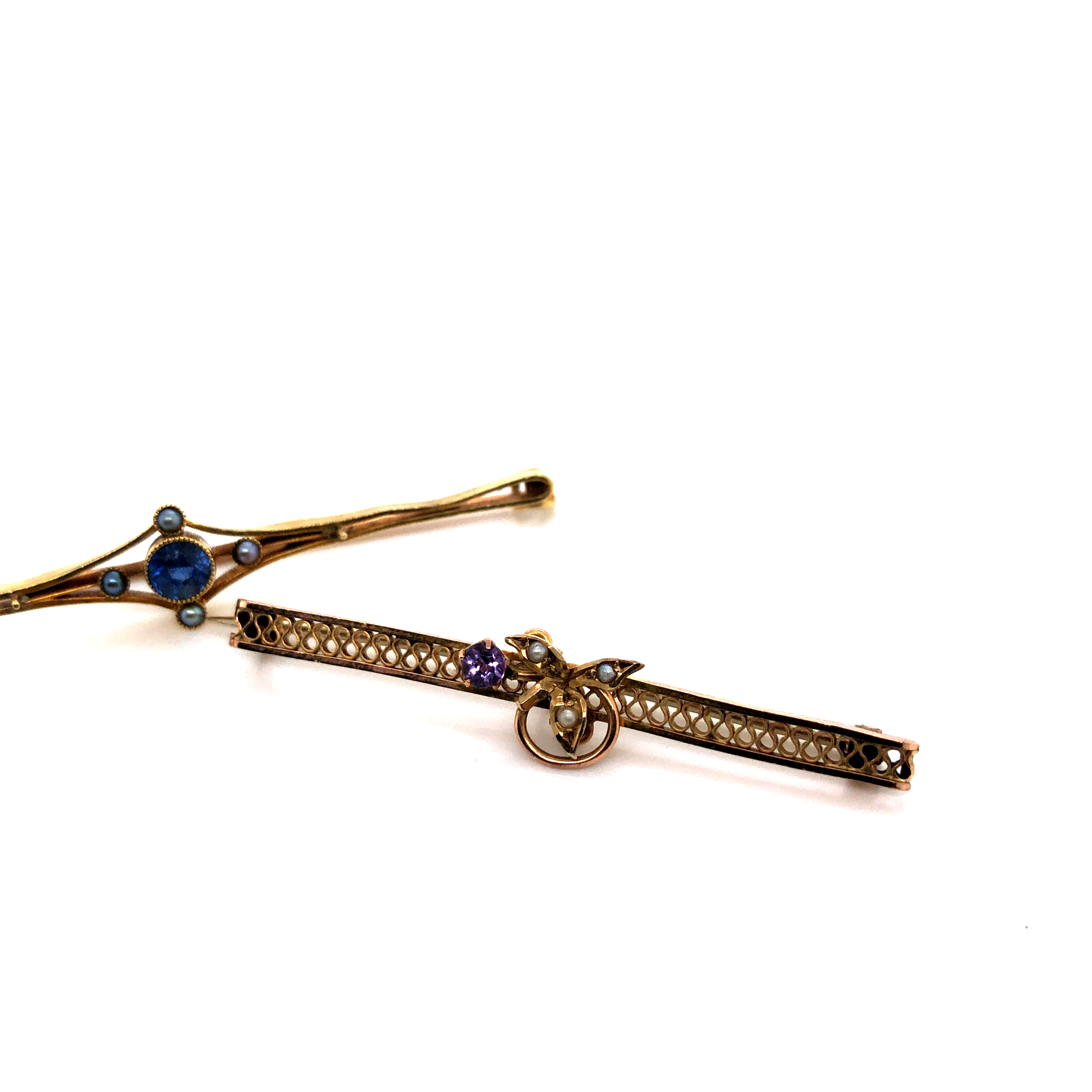 AN EDWARDIAN SAPPHIRE AND PEARL BAR BROOCH, STAMPED 15ct TOGETHER WITH A FURTHER AMETHYST AND - Image 5 of 5