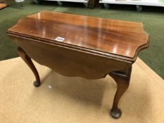 A 20th C. MAHOGANY MINIATURE PEMBROKE TABLE, THE WAVY EDGED FLAPS ABOVE CABRIOLE LEGS ON CLUB