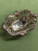 A VICTORIAN HALLMARKED SILVER PIERCED AND FLARED SMALL DISH WITH MONOGRAM INSET. DATED 1896, LONDON.