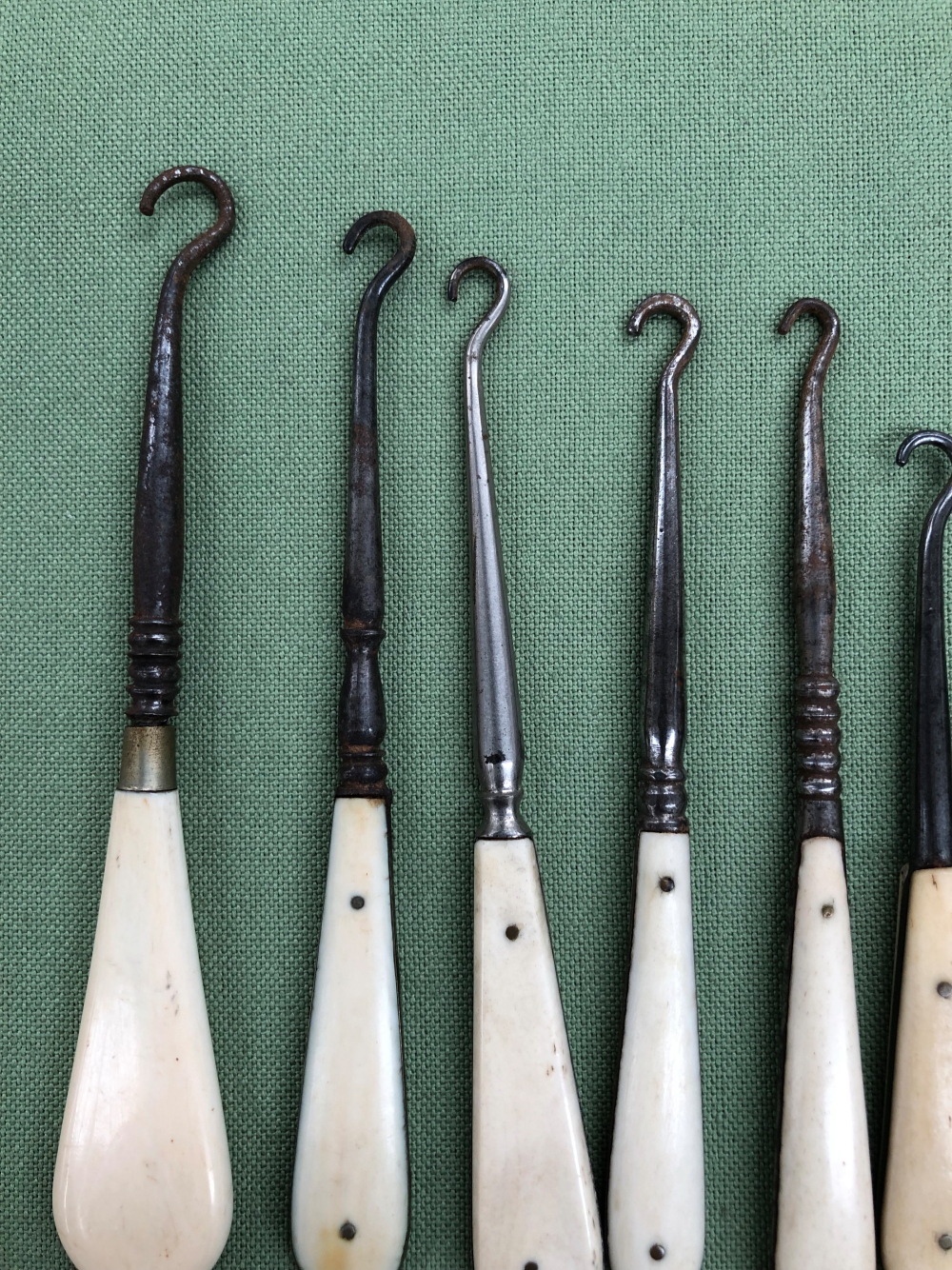 TEN ANTIQUE BUTTON HOOKS WITH BONE AND IVORY HANDLES - Image 2 of 4