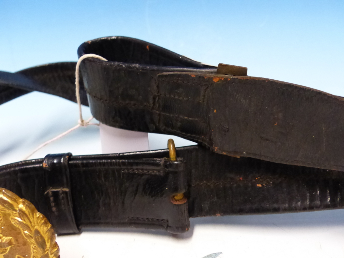 AN EARLY 20TH CENTURY ROYAL NAVY BLACK LEATHER CROSS BELT WITH GILDED CROWN ANCHOR BUCKLE. - Image 4 of 5