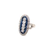 AN ART DECO STYLE PLATINUM, SAPPHIRE AND DIAMOND OVAL PANEL RING. THE FIVE VERTICAL CENTRAL OLD